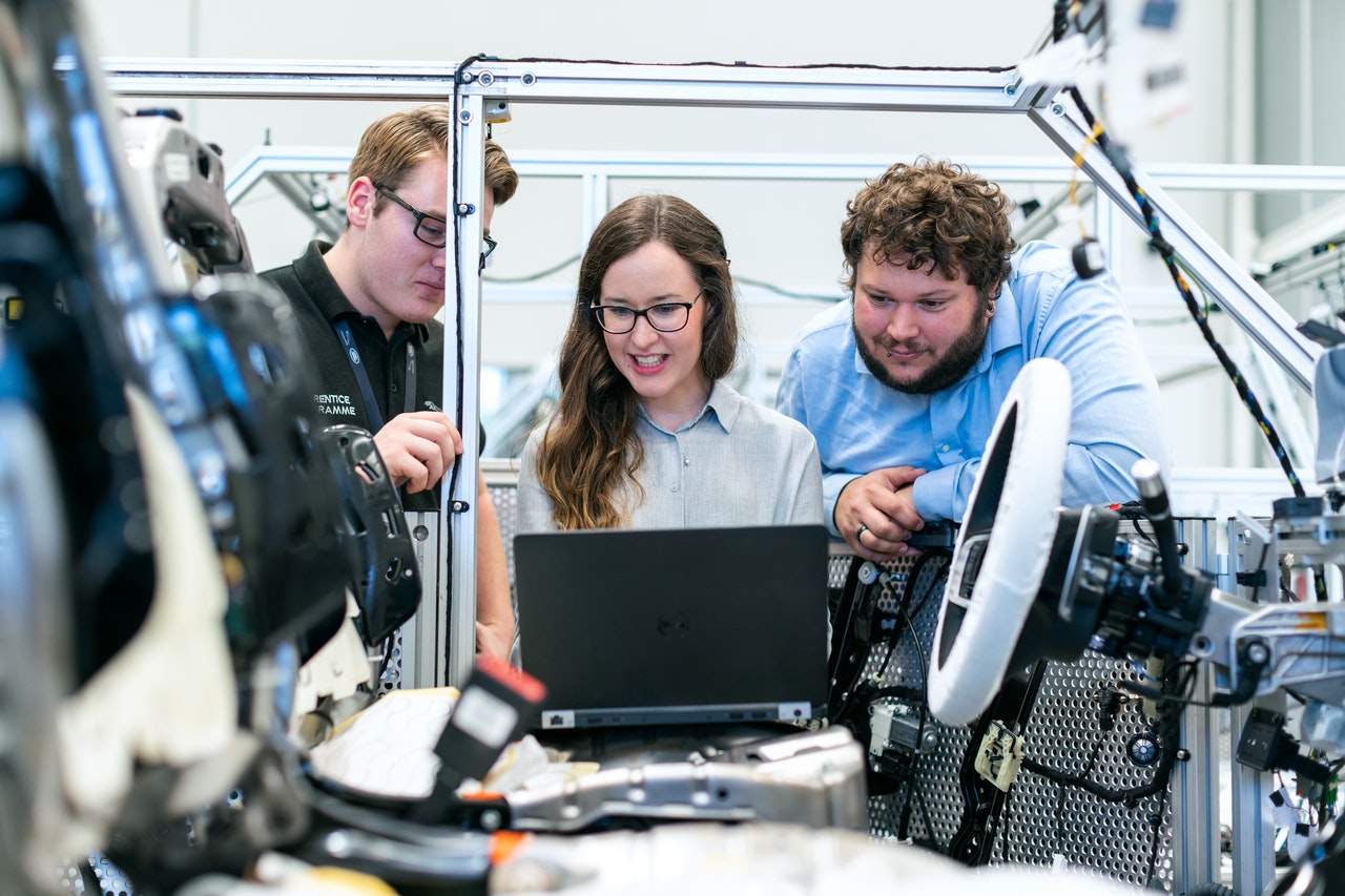 engineers-in-workshop-3862627_279.jpg